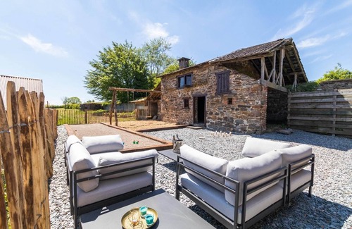 Stoumont House | Country House near Coo Waterfalls with Jacuzzi