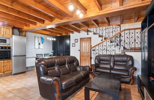 Soto de las Duenas House | Country House 'Nuberu' with Mountain View, Wi-Fi and Air Conditioning