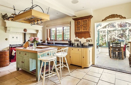 Chilworth House | Country House on Surrey Village Cricket Green