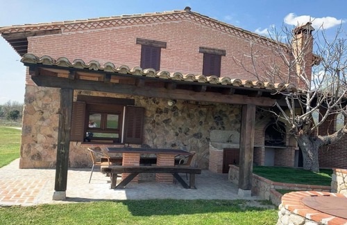 Gavilanes House | Country House 'Paraje Navazos' with Mountain View, Private Pool and Wi-Fi
