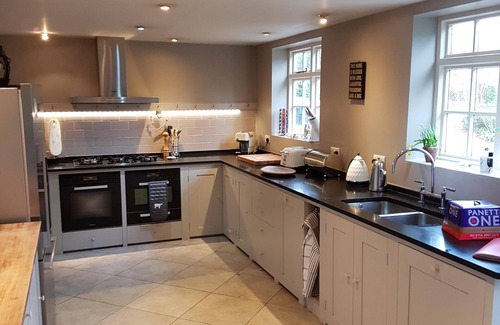 Corsham House | Country House - Perfect for family get togethers