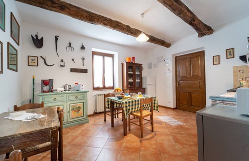 Mologno House | Country house, private pool, garden, wi-fi free