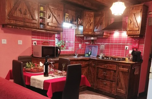 Covilha Villa | Country House 'Quinta Das Courelinhas' with Mountain View, Private Terrace and Wi-Fi