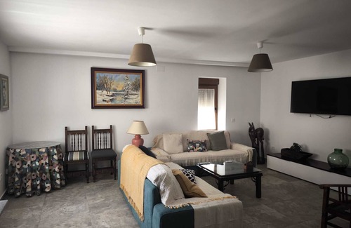 Navaluenga House | Country House 'Quercus' with Mountain View, Wi-Fi and Air Conditioning
