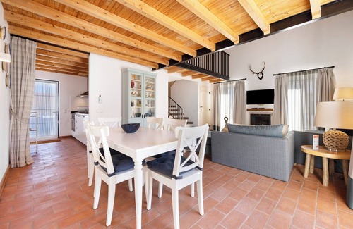 Donalda Villa | Country House "Quinta Da Donalda" with Mountain View, Private Pool & Wi-Fi