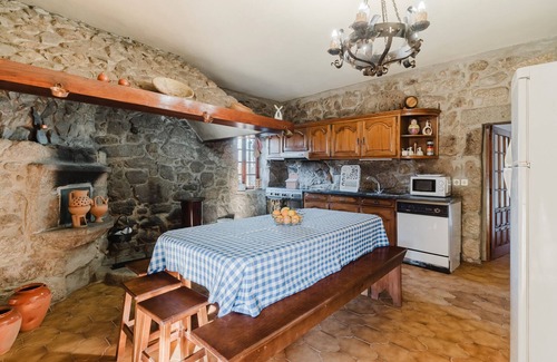 Amares Villa | Country House 'Quinta Das Regadas' with Mountain View, Private Pool and Wi-Fi