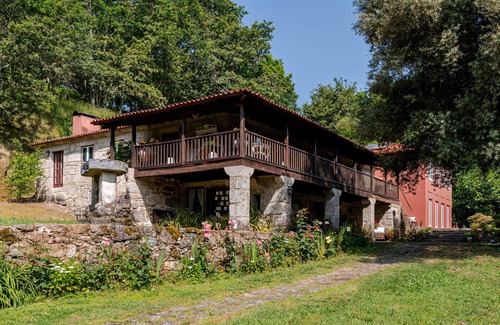Goaes Villa | Country House 'Quinta De Amares' with Mountain View, Private Pool and Wi-Fi