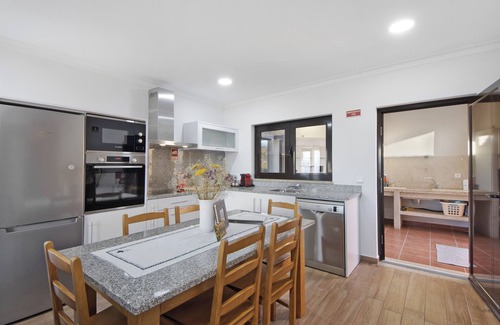 Resende Villa | Country House 'Quinta Do Sonho' with Mountain View, Wi-Fi and Air Conditioning