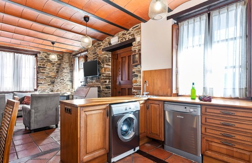 Aronces House | Country House 'Quintana' with Mountain View, Private Terrace and Wi-Fi