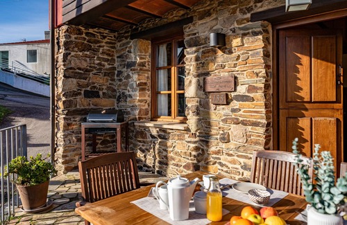 Aronces House | Country House 'Quintana' with Mountain View, Private Terrace and Wi-Fi