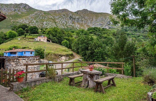 Santianes de Ola House | Country House 'Ricao' with Mountain View, Private Terrace and Wi-Fi