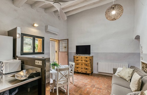 Madremanya House | Country House 'Tarres L'olivera Madremanya' with Mountain View, Wi-Fi and Air Conditioning