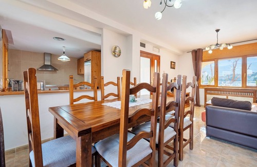 Berge House | Country House 'Torre Piquer' with Private Garden and Balcony