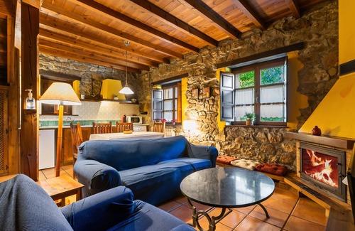 Quiros House | Country House 'Valle De Bueida Viscárcel' with Mountain View, Private Garden and Wi-Fi