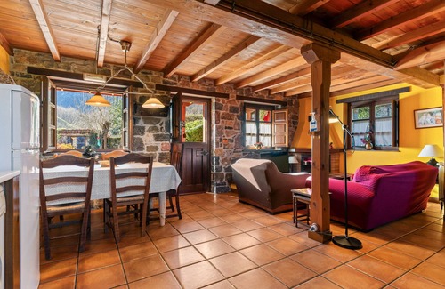 Quiros House | Country House 'Valle De Bueida La Vega' with Mountain View, Private Terrace and Wi-Fi