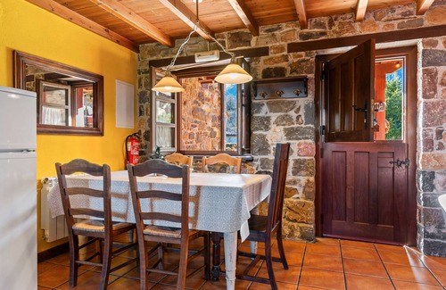 Quiros House | Country House 'Valle De Bueida La Vega' with Mountain View, Private Terrace and Wi-Fi