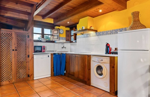 Quiros House | Country House 'Valle De Bueida La Vega' with Mountain View, Private Terrace and Wi-Fi