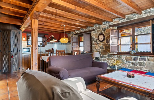 Ricabo House | Country House 'Valle De Bueida El Grillo' with Mountain Views, Private Terrace and Wi-Fi