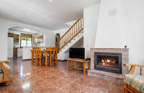 Les Tres Cales Villa | Country House "Vila Tres Cales" with Mountain View, Private Pool & Wi-Fi