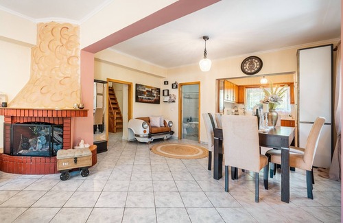 Salakos House | Country House 'Villa Di Lucia' with Mountain View, Wi-Fi and Air Conditioning