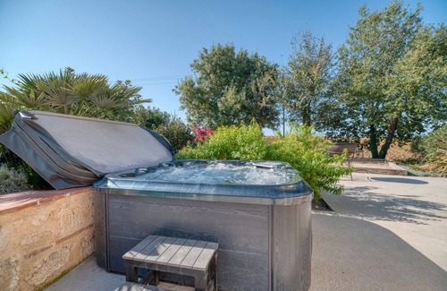 Faudoas Villa | Country House 'Villa Virginie Gite 1' with Private Pool, Wi-Fi and Air Conditioning
