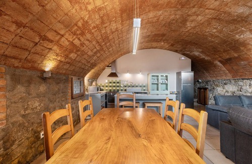 Olvan House | Country House 'Volta De Ferreres' with Mountain View, Shared Pool and Wi-Fi