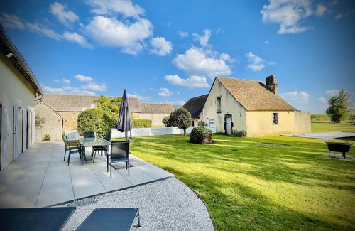 Saint-Gervais-en-Belin House | Country house with heated indoor pool, spa and games room