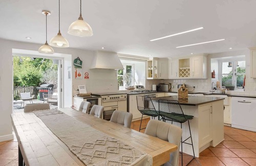 Bridgwater House | Country House w/Pool, Hot Tub, Tennis Courts, Gym