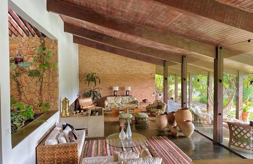 Vila Santista RV Rental | Country house with 4,000 square meters of garden, swimming pool, tennis court, golf.