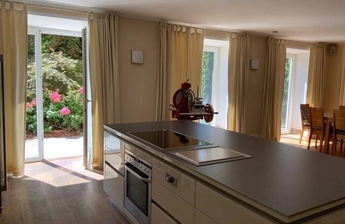 Haimburg House | Country house with beautiful garden, pool and leisure facilities for up to 12 guests