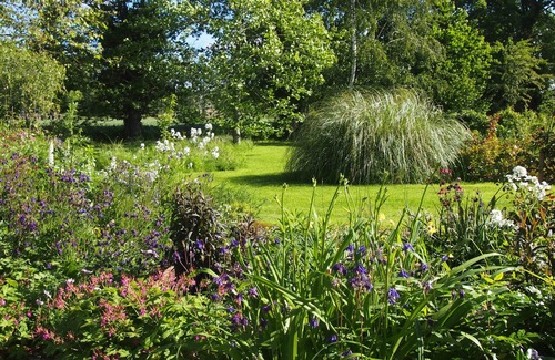 Thubeuf House | Country house with garden and swimming pool