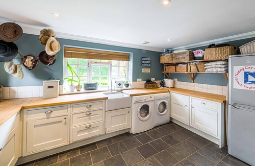 Aldingbourne House | Country house with swimming pool near Goodwood