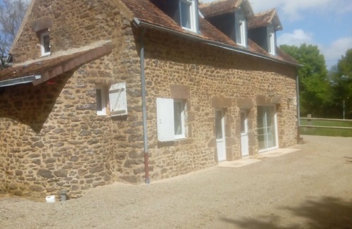 Segrie House | Country house with independent batisse