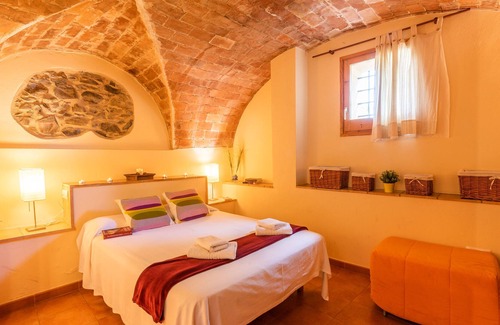 Garriguella Cottage | Country house with large garden and swimming pool 10 minutes from the beach