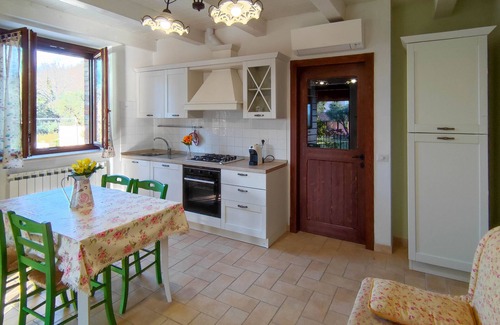 Tolentino Other | Country house with pool and superb views over Lake