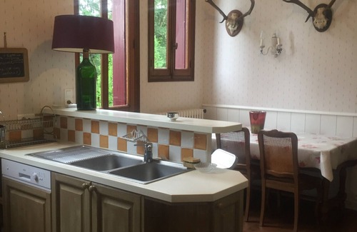 Challes House | Country house with swimming pool and tennis court
