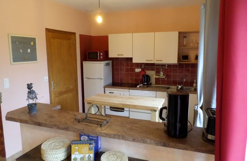 Pleven Cottage | Country house with terrace and garden 15 minutes from the beach