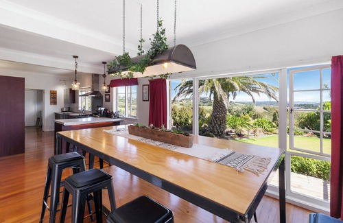 Warkworth House | Country Idyll House - Sandspit Holiday Home