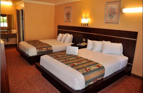 Jamestown Hotel | Country Inn Sonora
