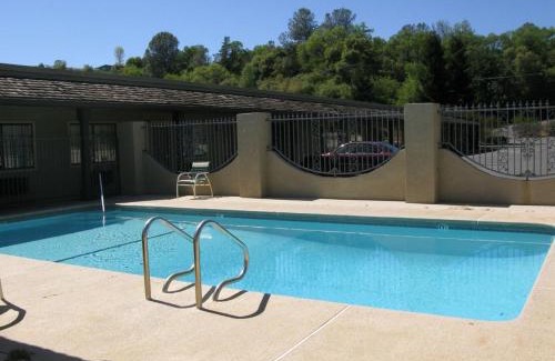 Jamestown Hotel | Country Inn Sonora