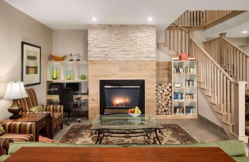 Shepherdsville Hotel | Country Inn & Suites by Radisson, Louisville South, KY