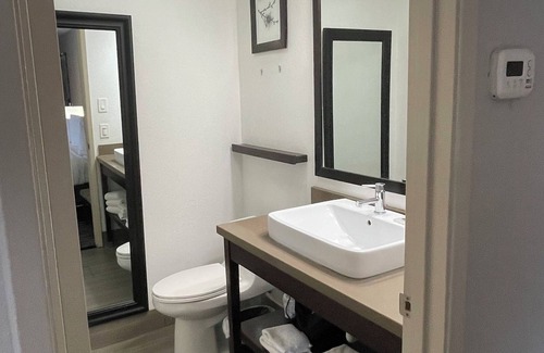 Bakersfield Hotel | Country Inn & Suites by Radisson, Bakersfield, CA