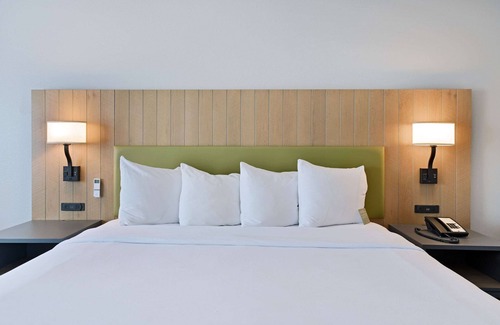 Bloomington Hotel | Country Inn & Suites by Radisson, Bloomington-Normal Airport, IL