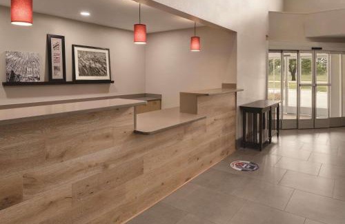 Cedar Falls Hotel | Country Inn & Suites by Radisson, Cedar Falls, IA