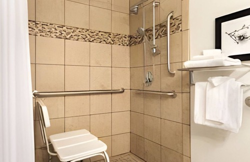 Fergus Falls Hotel | Country Inn & Suites by Radisson, Fergus Falls, MN