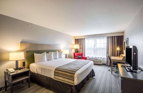 Fond du Lac Hotel | Country Inn & Suites by Radisson, Fond du Lac, WI