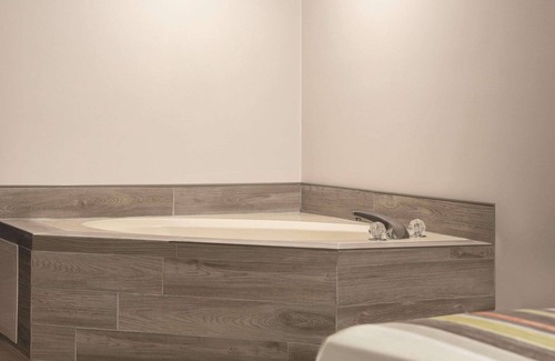 Panama City Hotel | Country Inn & Suites by Radisson, Panama City, FL