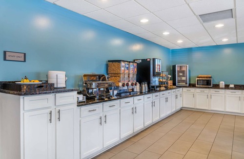 Rossford Hotel | Country Inn & Suites by Radisson, Rossford - Toledo South