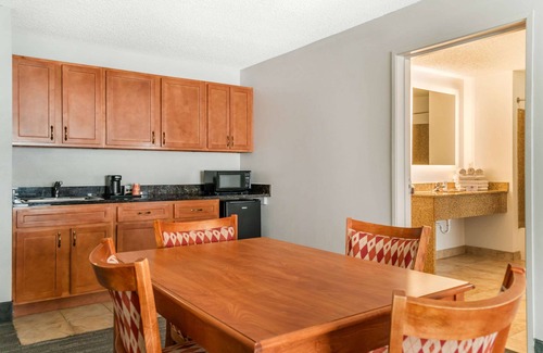 Rossford Hotel | Country Inn & Suites by Radisson, Rossford - Toledo South
