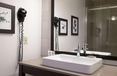 Platteville Hotel | Country Inn & Suites by Radisson, Platteville, WI